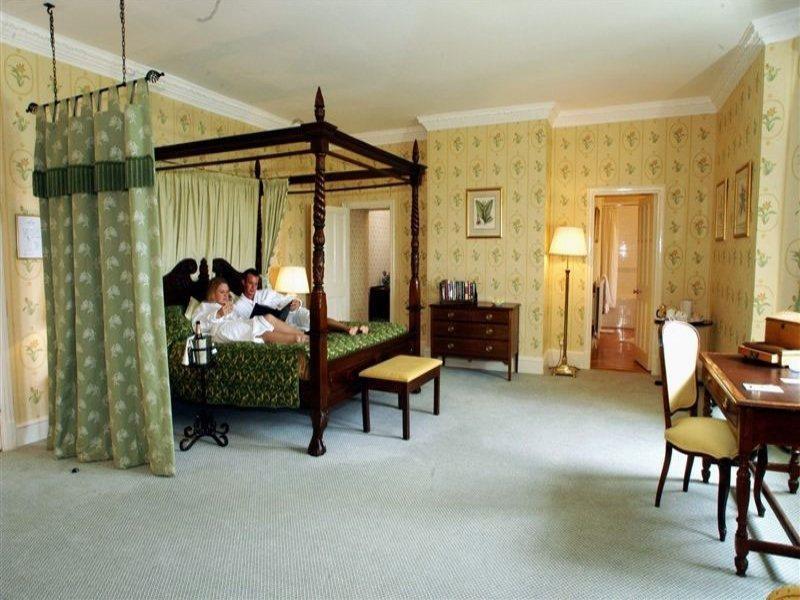 Eastwell Manor, Champneys Hotel & Spa Ашфорд Экстерьер фото